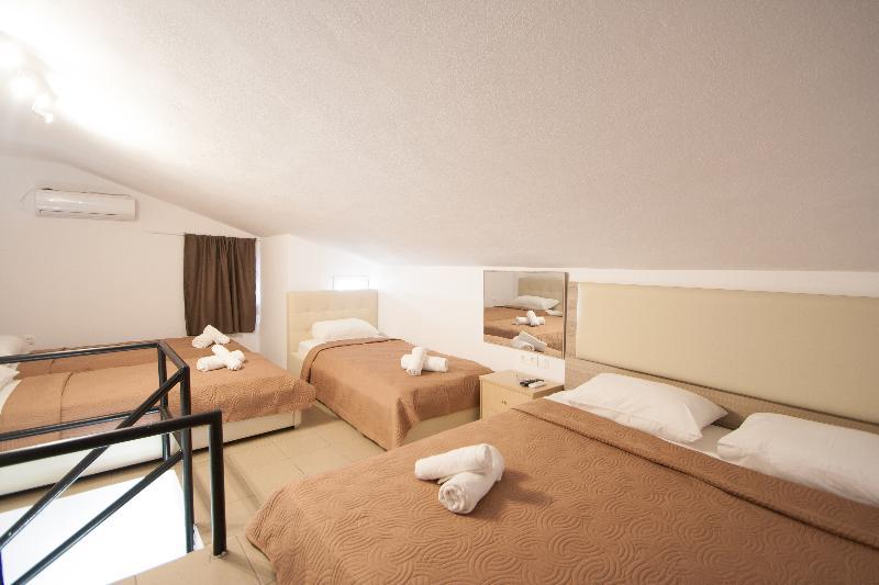 Pension Avocado Skiathos Town Exterior photo